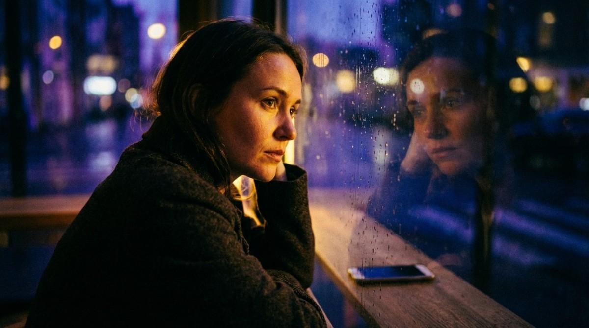 A woman anchoring her energy to become magnetic and sought after in her relationships.